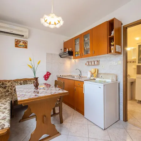 Frane Apartment