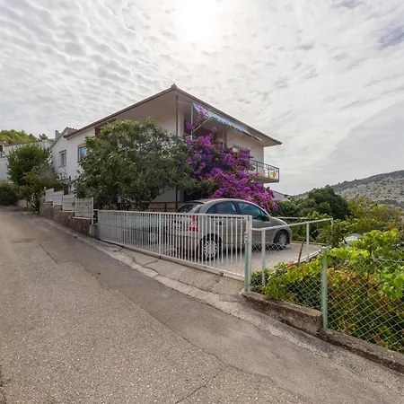 Apartment Frane