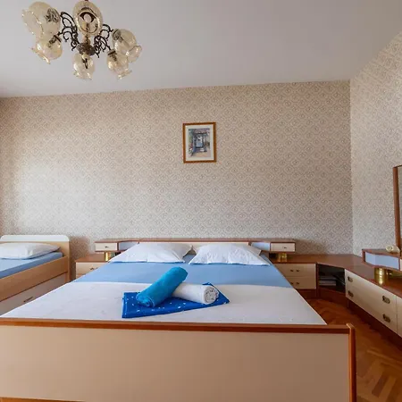 Frane Apartment *