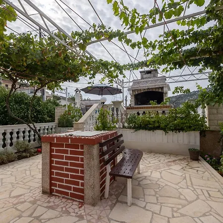 Frane Apartment