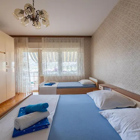 アパート Frane Vinišće