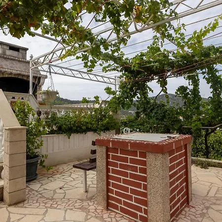 Frane Apartment Vinisce